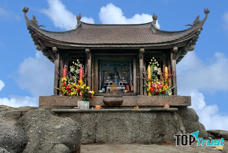 Chùa Yên Tử ﻿là một trong những trung tâm Phật giáo của Việt Nam