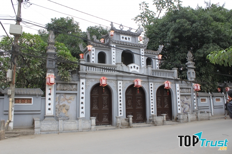 Khung cảnh chùa Hà