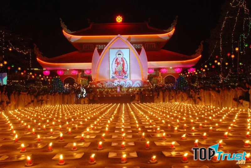 Chùa Hoằng Pháp là nơi tâm linh thu hút nhiều tín đồ Phật giáo đến tham quan và tham gia các khóa tu tại chùa