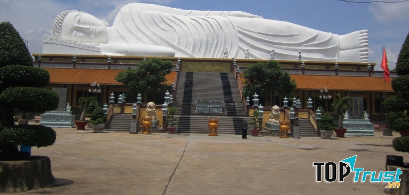 Tượng phật trong chùa Hội Khánh
