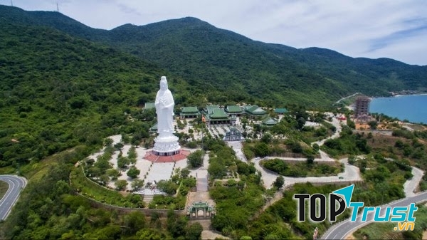 Là nơi giao thoa và hài hòa của đất, nước, trời ,mây và con người