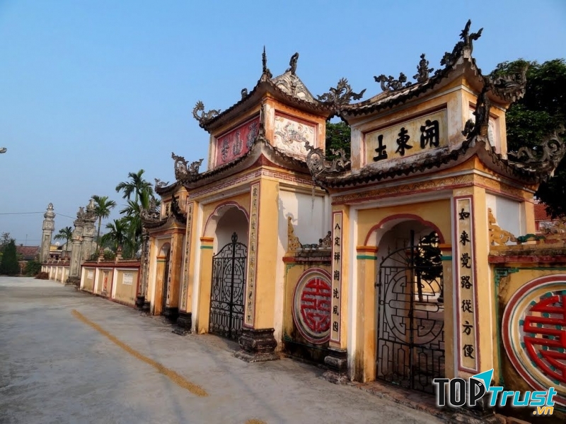 Tam quan chùa Lương