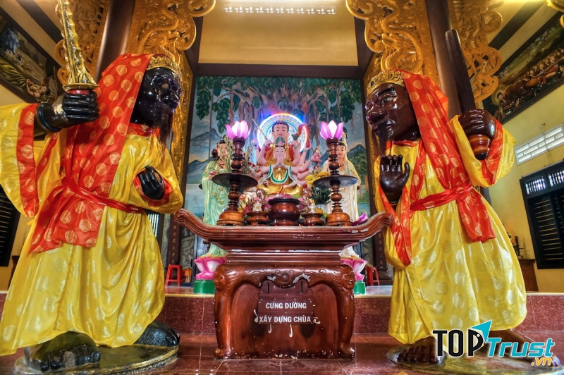 Tượng Ông Đen, Ông Đỏ.