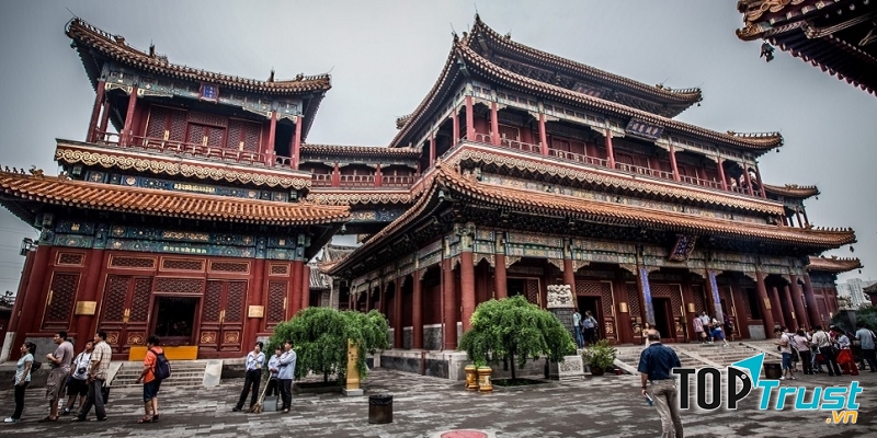 Bên ngoài chùa Phật Ngọc Thượng Hải