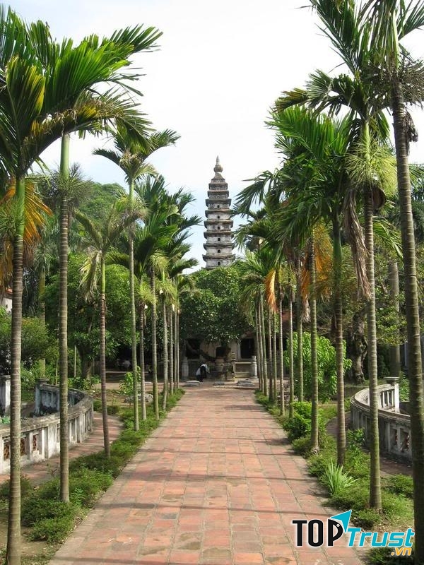 Lối đi vào Chùa Tháp