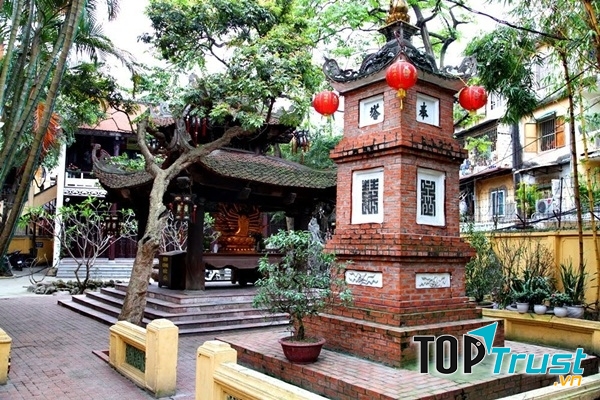 Bên trong Chùa Phúc Khánh