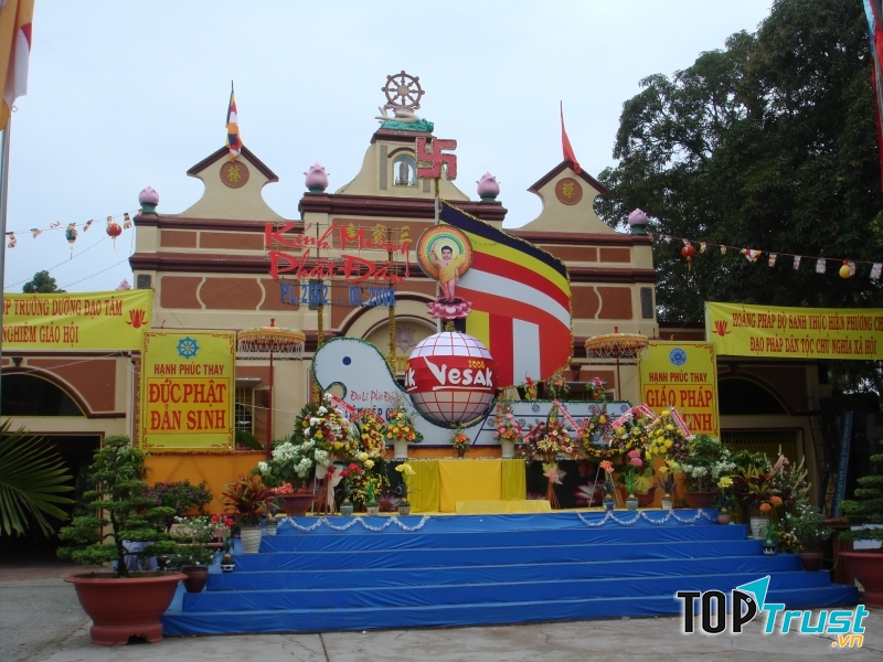 Mặt trước của chùa