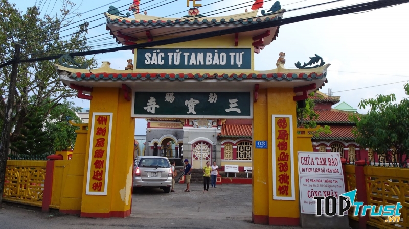 Chùa Sắc Tứ Tam Bảo