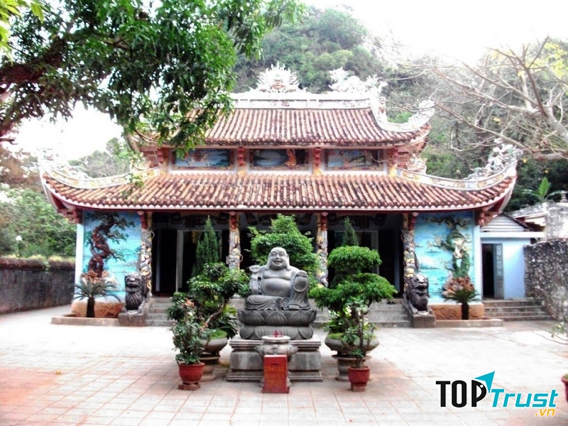 Một góc chùa Tam Thai