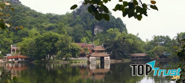 Thủy đình chùa Thầy