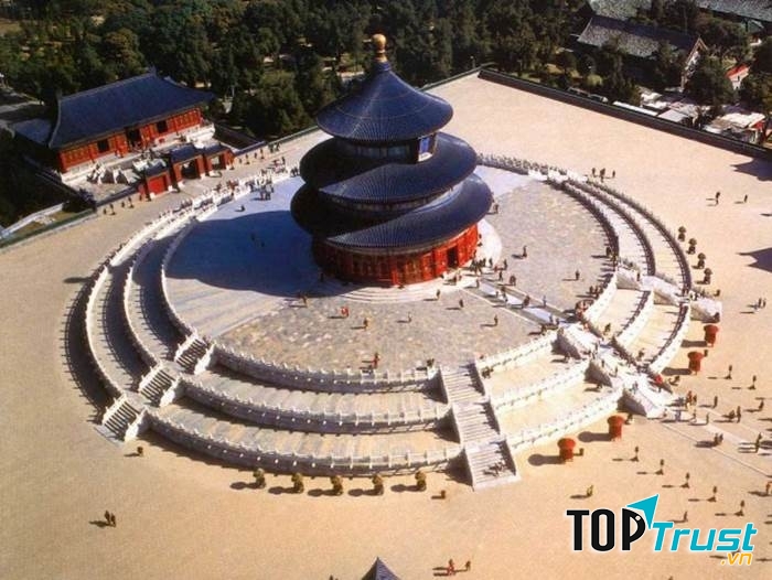 Khuôn viên rộng lớn đáng ngưỡng mộ của chùa Thiên Đường.