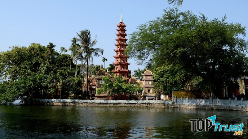 Vẻ đẹp của chùa Trấn Quốc (buổi sáng)