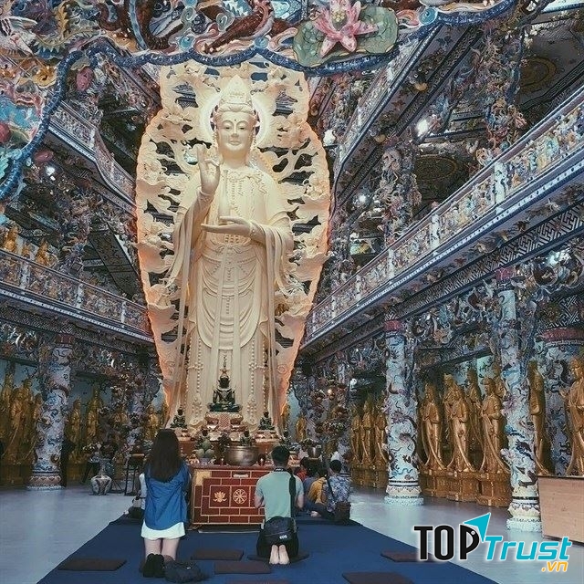 Tượng phật kỷ lục tại chùa Ve Chai