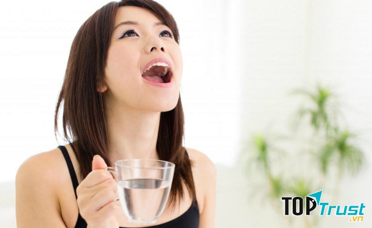 Chữa viêm họng hạt bằng nước muối