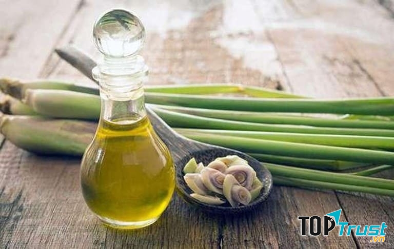 Súc miệng bằng tinh dầu sả