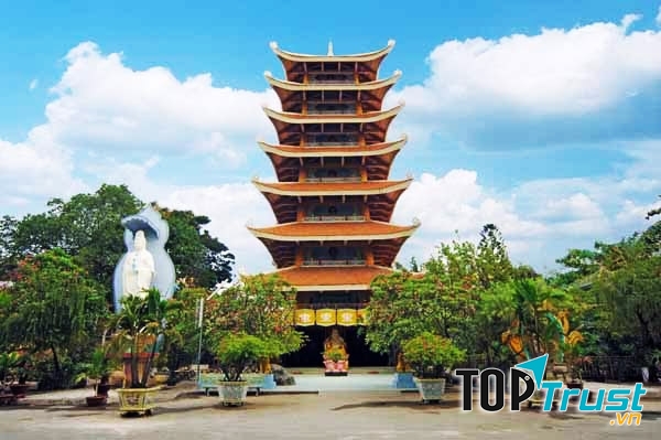 Chùa Vĩnh Nghiêm có công trình kiến trúc Tháp đá cao và công phu nhất Việt Nam