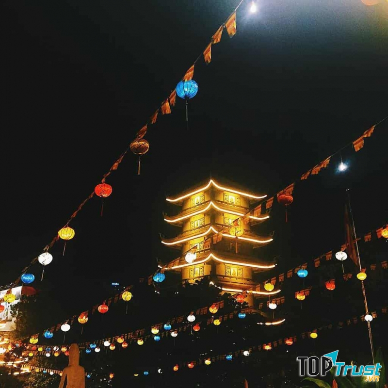 Chùa Vĩnh Nghiêm rực rỡ mùa Phật Đản.