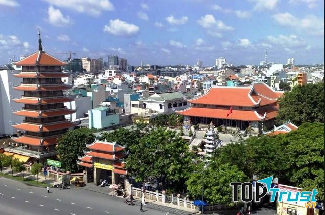 Toàn cảnh khuôn viên của chùa nhìn từ trên cao