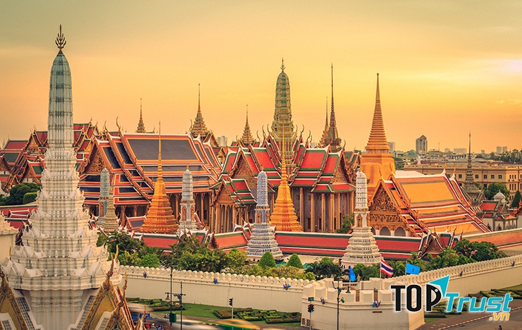 Wat Phra Kaew, ngôi chùa được tọa lạc ngay trung tâm thủ đô Bangkok trong khuôn viên của Cung điện Hoàng gia