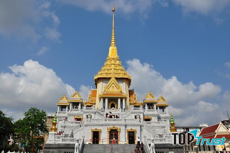 Chùa Wat Traimit tọa lạc tại đường Yaowarat,