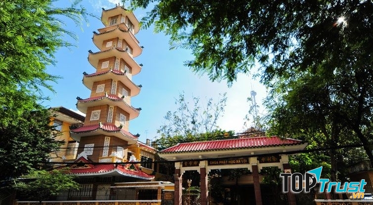 Chùa Xá Lợi là nơi có tháp chuông cao nhất Việt Nam