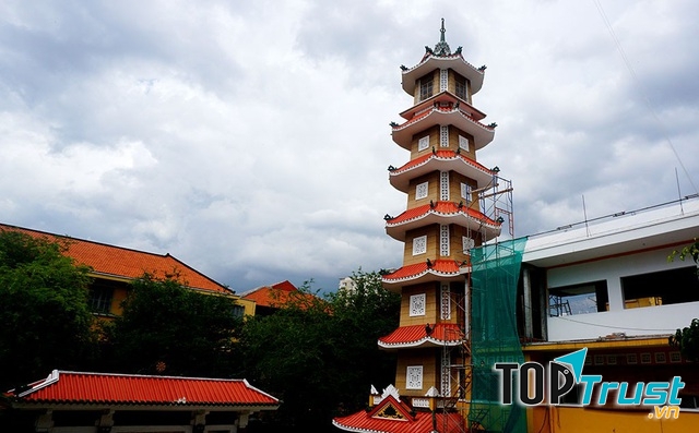 Tháp chuông cao 7 tầng của chùa Xá Lợi