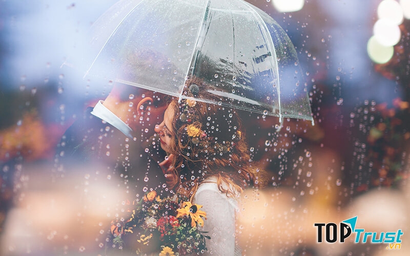 Dùng chiếc dù làm đạo cụ