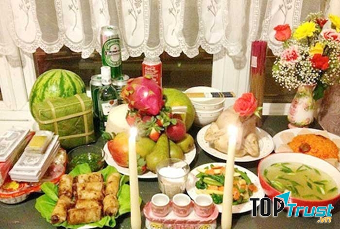 mâm cúng giữa nhà