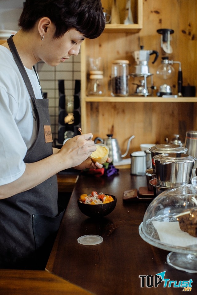 Chum Coffee là một quán café nhỏ nằm trong ngõ 25, Phủ Liễn