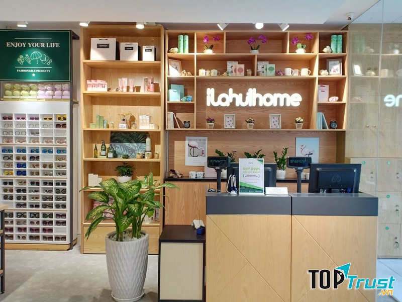 Chuỗi cửa hàng Ilahui kinh doanh các mặt hàng tiện ích và phụ kiện thời trang phong cách Hàn Quốc