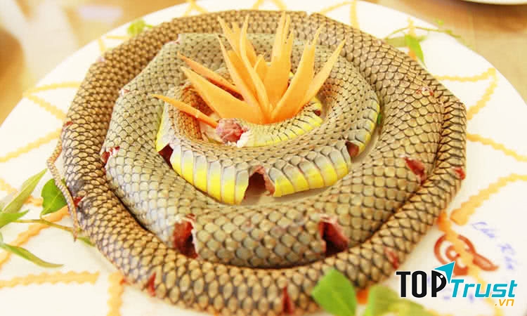 Nhà hàng chuyên đặc sản gia truyền về Rắn