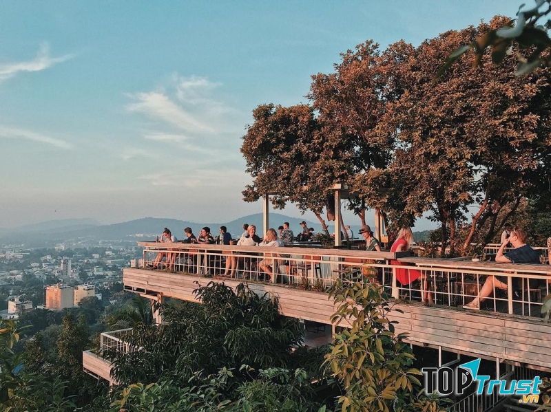 Chuồn Chuồn Bistro & Bar