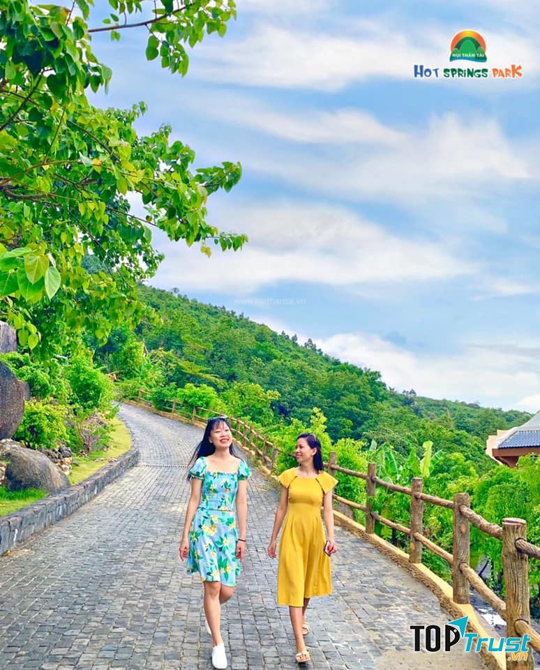 Chương trình khuyến mãi chào mừng 20/10 của Công viên suối khoáng Núi Thần Tài