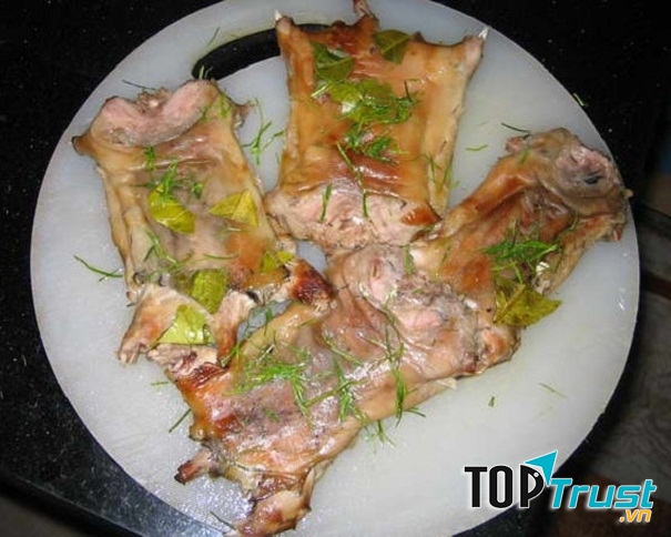 Chuột đồng luộc ép lá chanh