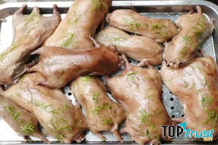 Món chuột hấp cơm xé phay