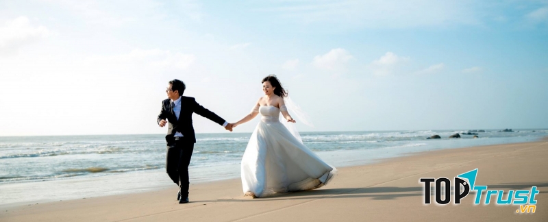 Chụp ảnh cưới ở bãi biển Cửa Lò