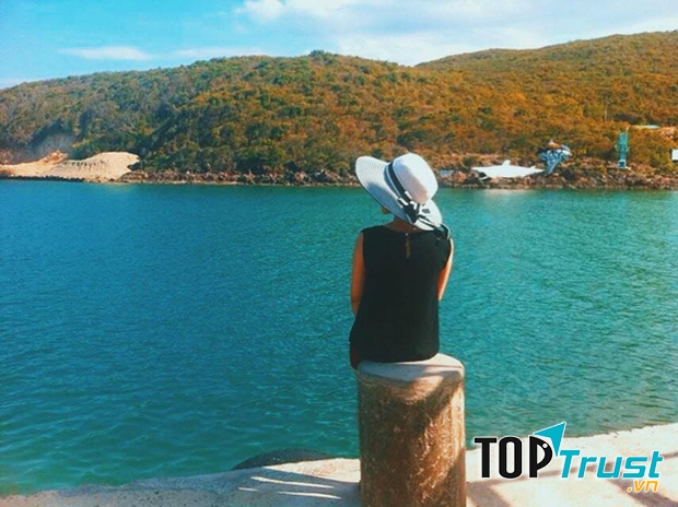 Quay lưng lại với cả thế giới!