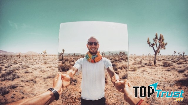 Cách tạo dáng chụp ảnh qua gương