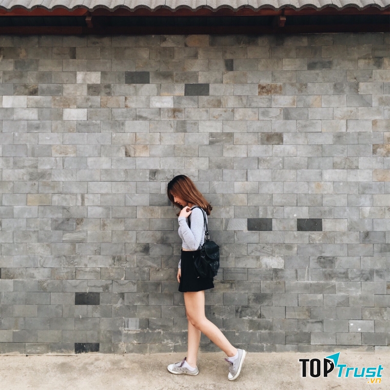 Chụp với bức tường