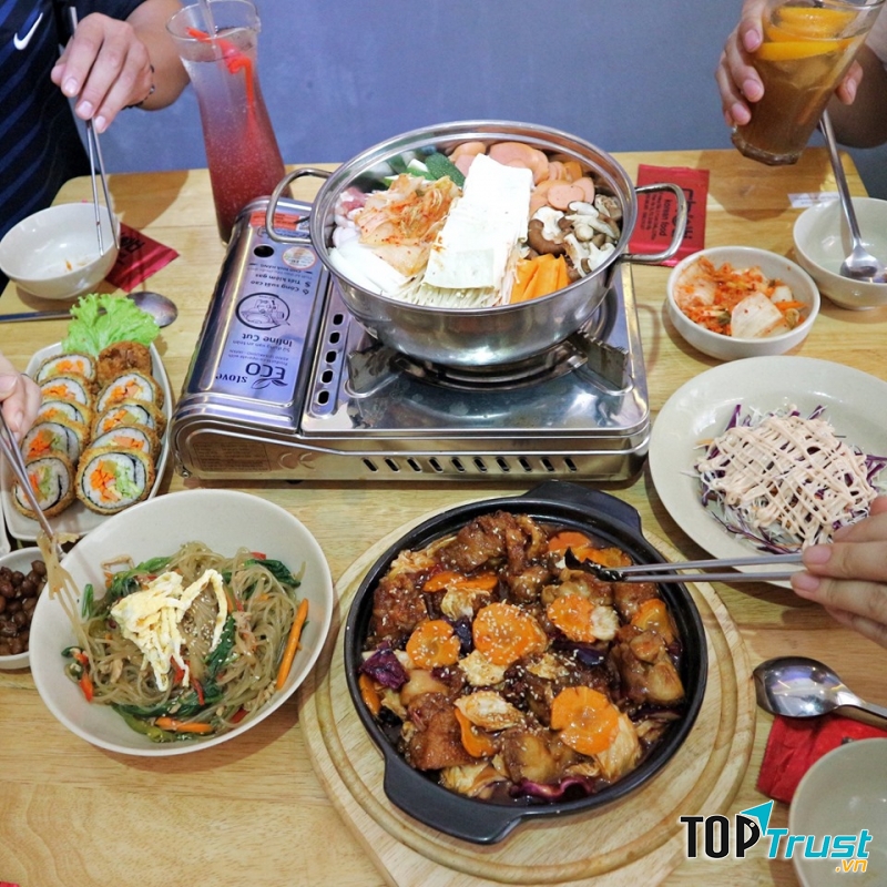 Món Hàn hấp dẫn tại nhà hàng