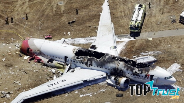 Xác máy bay trong vụ thương tâm rơi máy bay xảy ra vào thứ 6 ngày 13 tại Chile