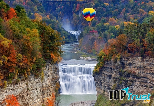 Thác Genesee mà Sam Patch thực hiện cú nhảy lần cuối cùng trong cuộc đời mình