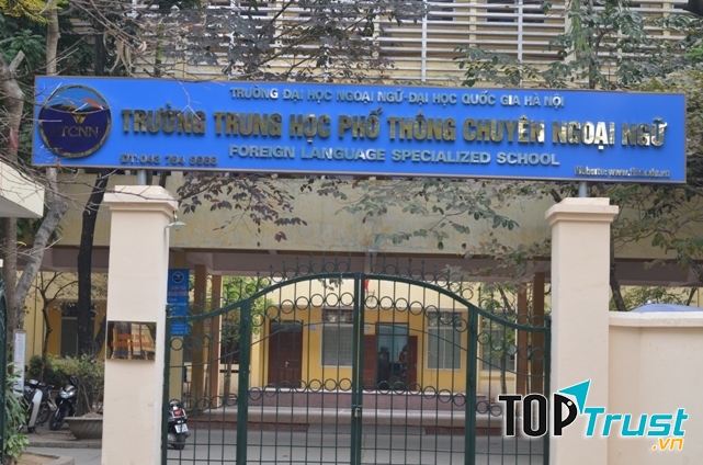 Trường THPT Chuyên Ngoại Ngữ