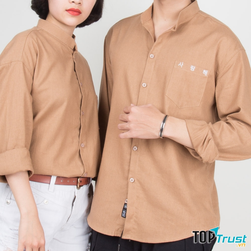 Sơ mi đũi cũng là thế mạnh của shop