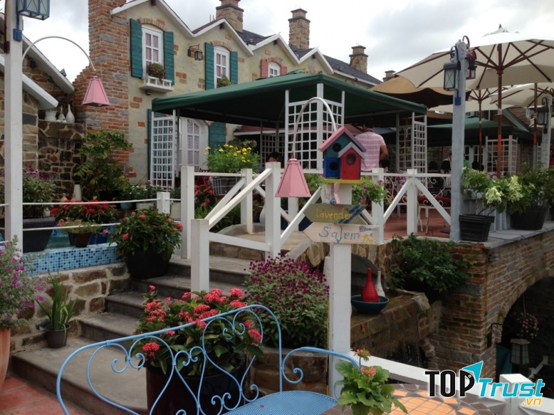 City House Cafe - Sân Vườn Lãng Mạn