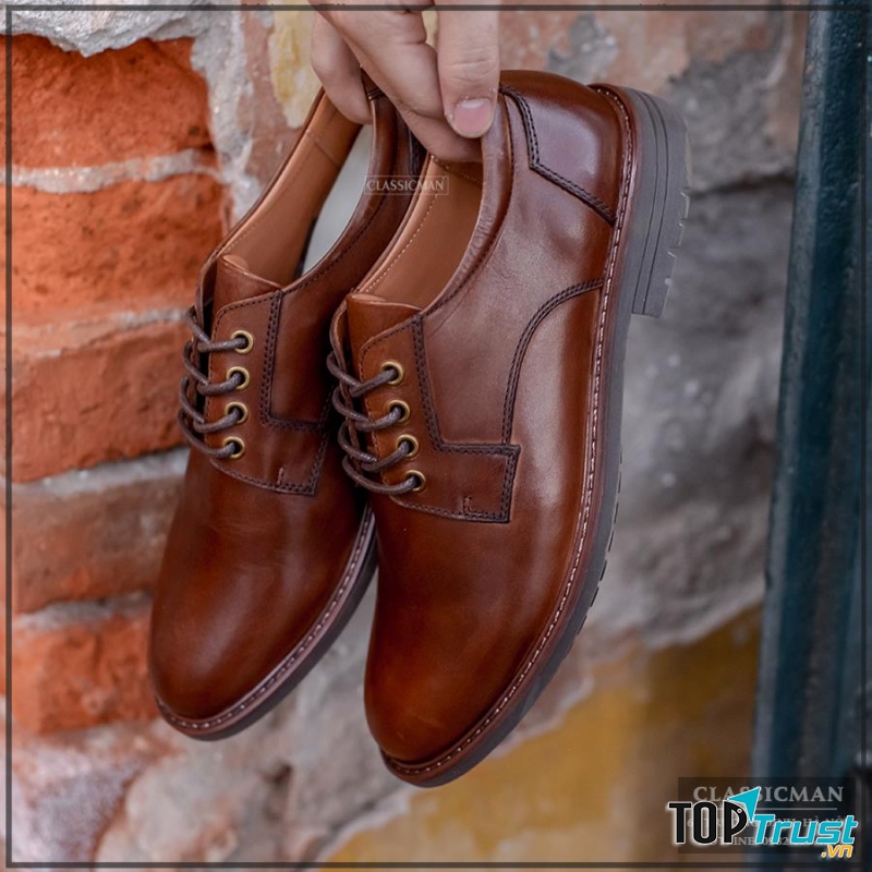 Classic Man lại là shop chuyên cung cấp các sản phẩm giầy dép với mẫu mã, màu sắc đa dạng, từ các loại giầy da lịch sự, bốt cao cổ cá tính, dép quai...