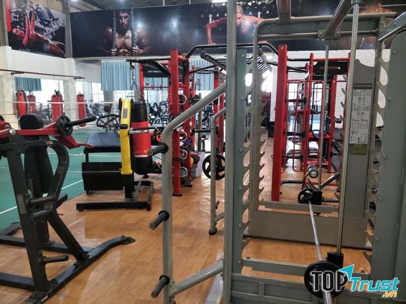 CLB Gym Everest ﻿trang bị thiết bị nhập khẩu cao cấp, đa dạng, diện tích gần 1000m2, HLV vô cùng chuyên nghiệp và nhiệt tình