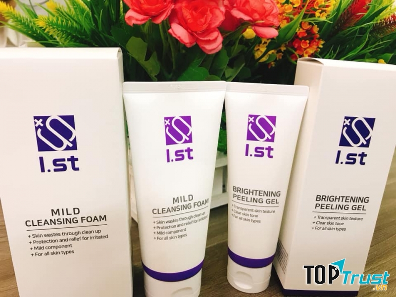 Cleasing Foam Sữa Rửa Mặt I.ST của BNC Korea.