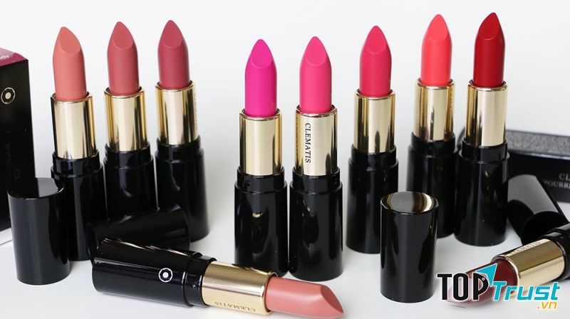Clematis Potpourri Lipstick có chứa những thành phần dưỡng ẩm và không làm bóng môi