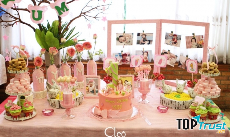 Tiệc thôi nôi của công chúa nhỏ